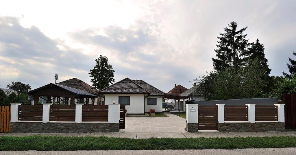 Laura Villa – Balatonlelle